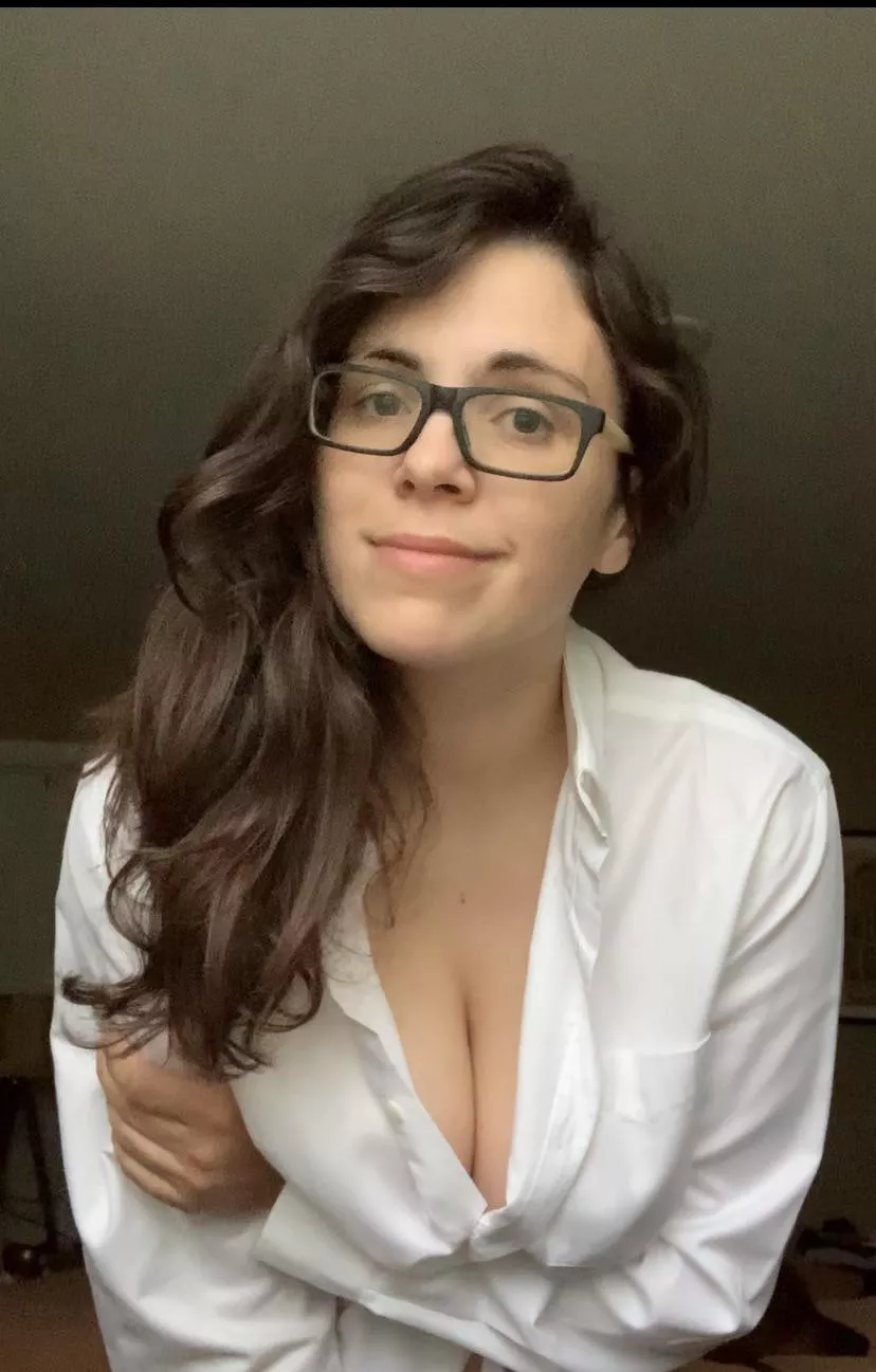 Can I go braless when I borrow your shirt? 😉🔥(36) posted by axisallatilt