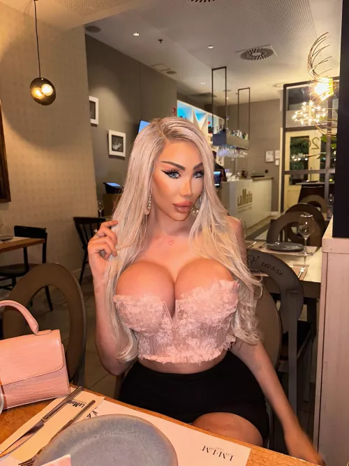 Dinner bimbo by Luxury_Plastic_Doll