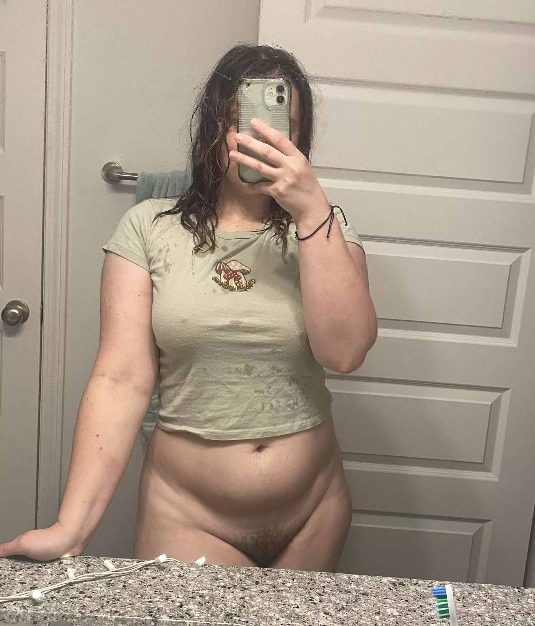 I haven’t had my hairy little pussy eaten in far too long posted by ellietheelephant29