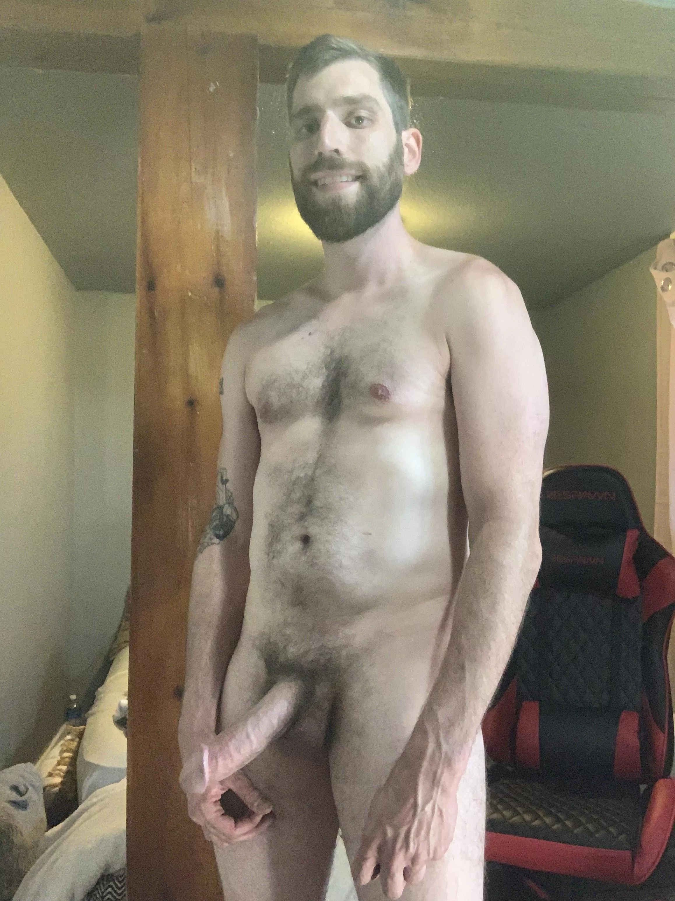 Its late and I’m horny. Who’s gonna help? posted by hungdaddy09