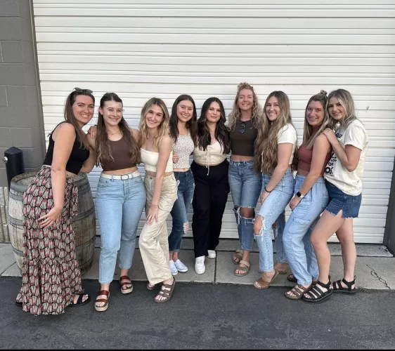 Lots of girls by BingB0ngBoi