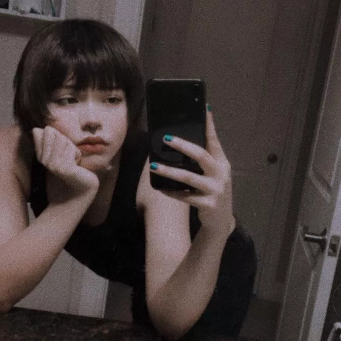 mirror selfie posted by Saitan6_