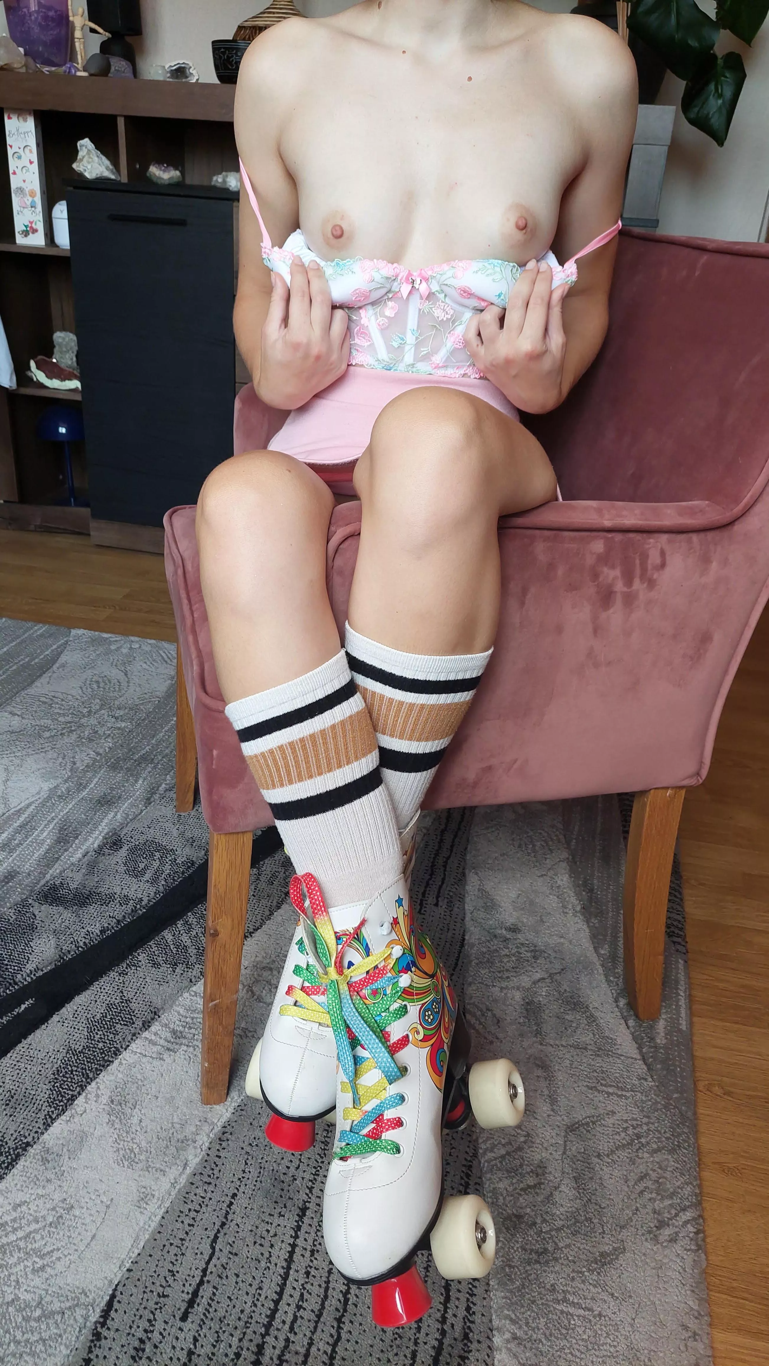 OnlyFans for 4.99$ (no ppv). Petite 19yo redhead posting daily. Link in comments posted by HaileyNSFW