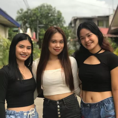 Pinays chilling out by MineOk5111