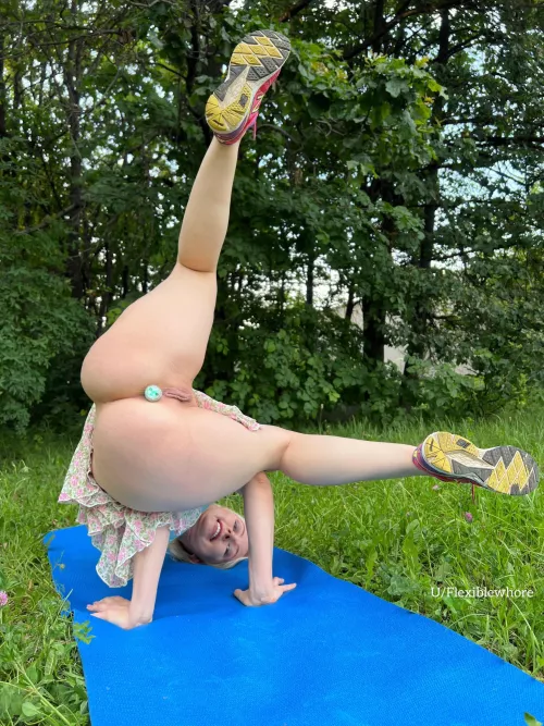 Plugged yoga mmmm😜😋 by Flexiblewhore