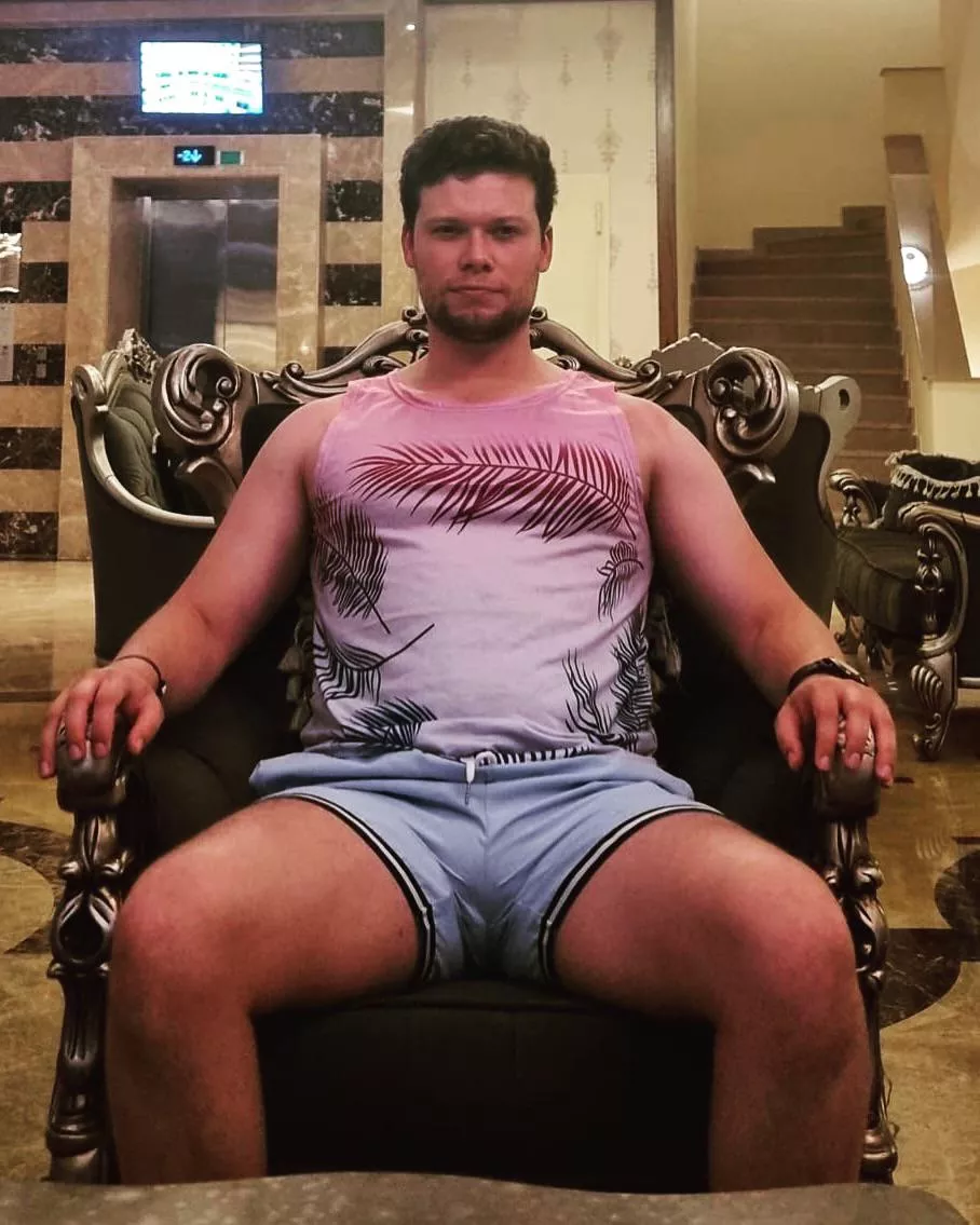 Probably should have ruled the Seven Kingdoms, but y’know. Busy. 😂 🏳️‍🌈 posted by The_Ollicle