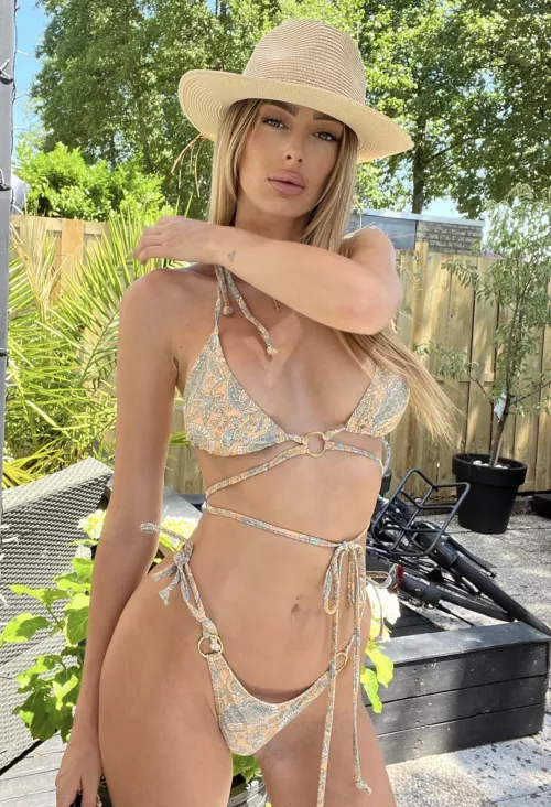 Searching for a cowboy to ride by Goddess-Kiki