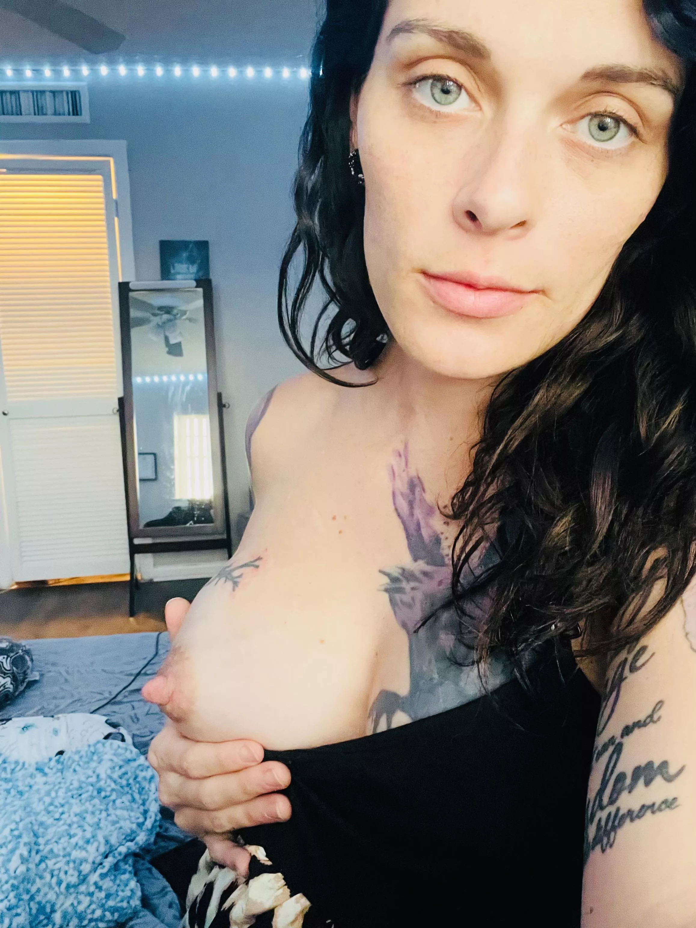 Slide into my DMs on OnlyFans and say “mommy” and I will send you back something sexy 😈 Free PPV page and $4 VIP posted by Bdsmqueen9312