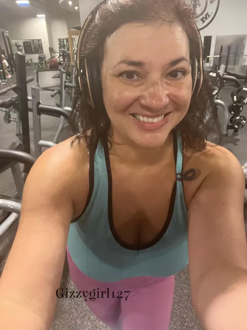 Sunday funday starts with a pump by Gizzygirl127