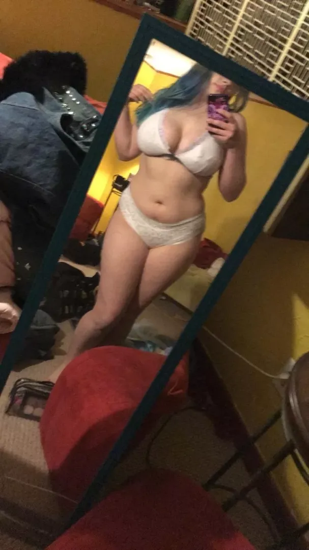 Throwback to doing burlesque and always having cute underthings to wear for it 🥰 posted by missqdelicious