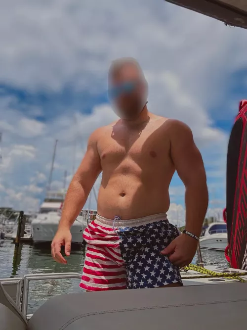 What catches your eye bro? [32] by brawnybuild