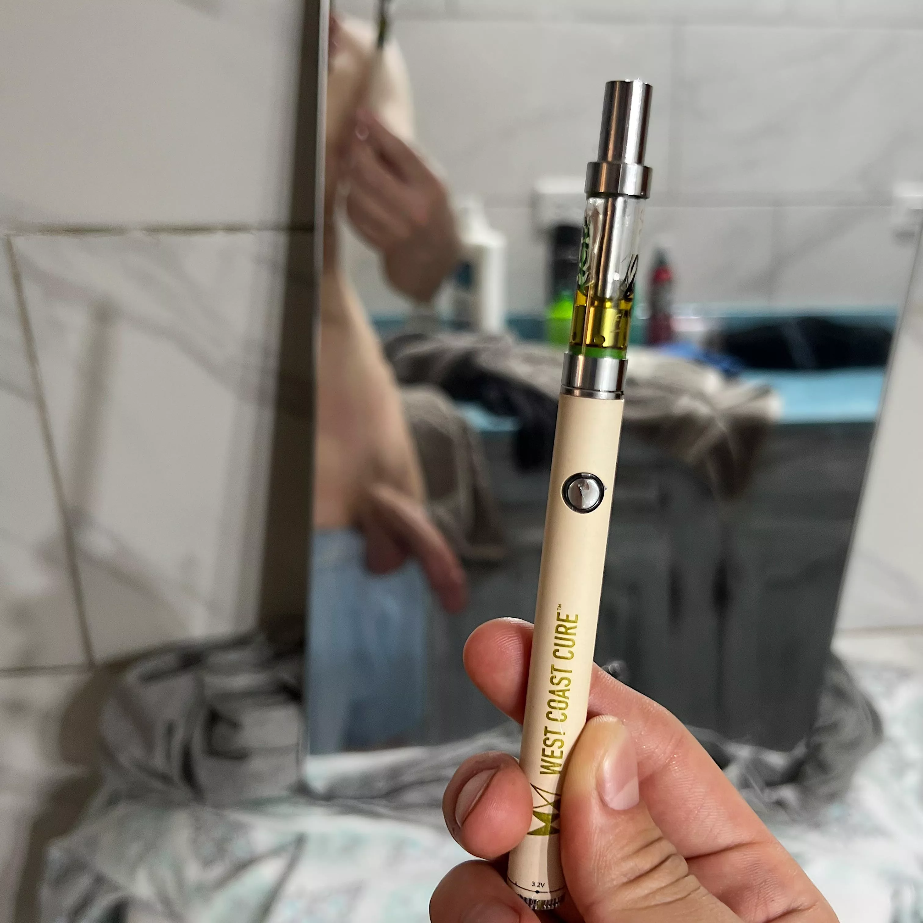What’s your favorite wax cartridge brand? This one is a Flav but I usually get the di(m)e 💎💨 posted by IramLM
