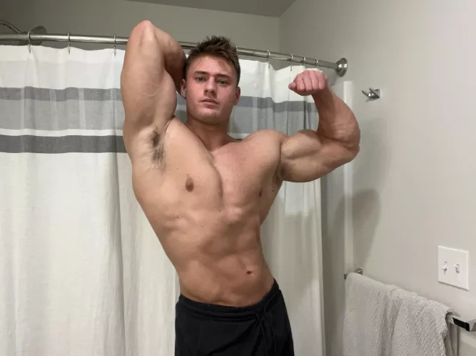 A good pose to show one off. by JoshFit_