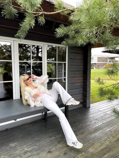 Blondes are the funniest women in the world by HeavyVegetate