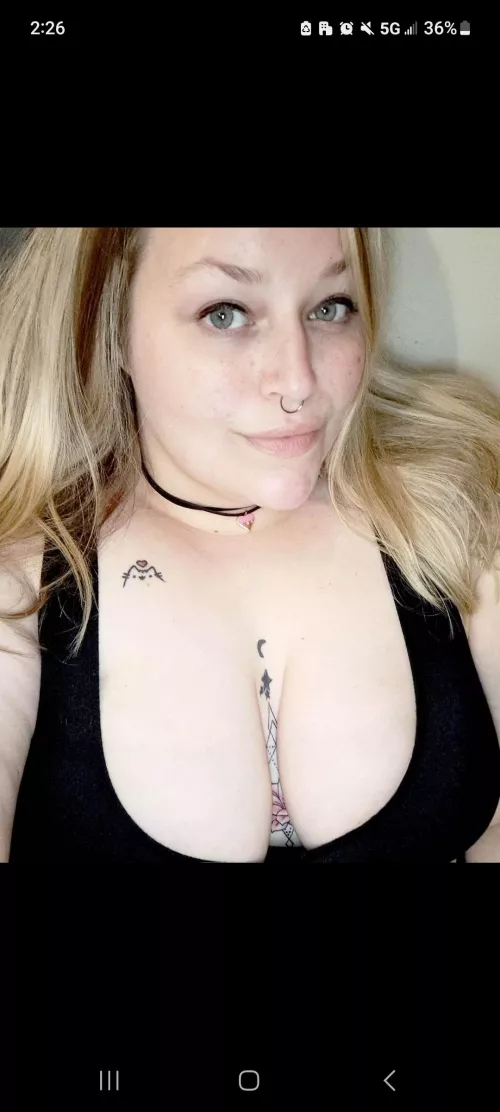 Come cuddle with me 🙂 by thickglitterpunkbish