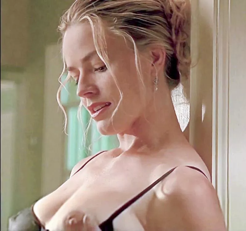 Elizabeth Shue posted by taylorswiftsorifices