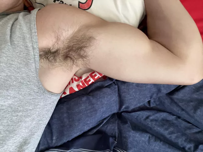 Found a hot looking arm by smoothpitsarehot