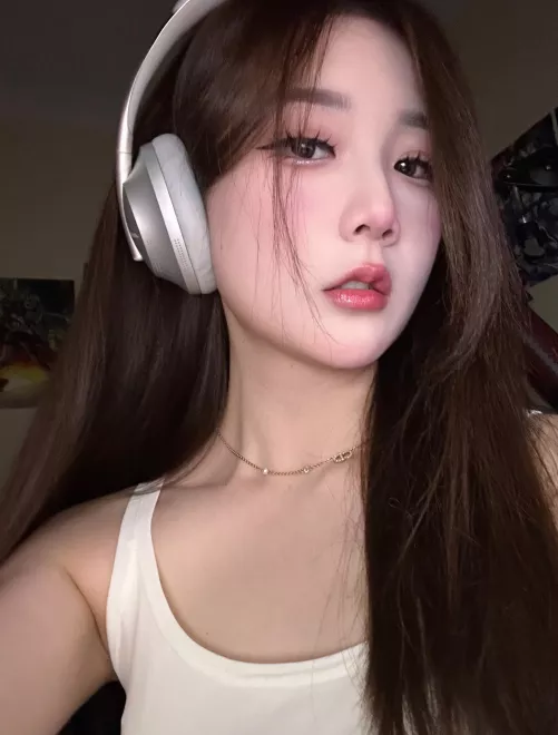 gamer girl by Interesting_Way_7119