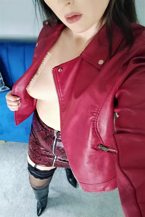 Have I caught your attention? 😘💋 by abbie_unmasked