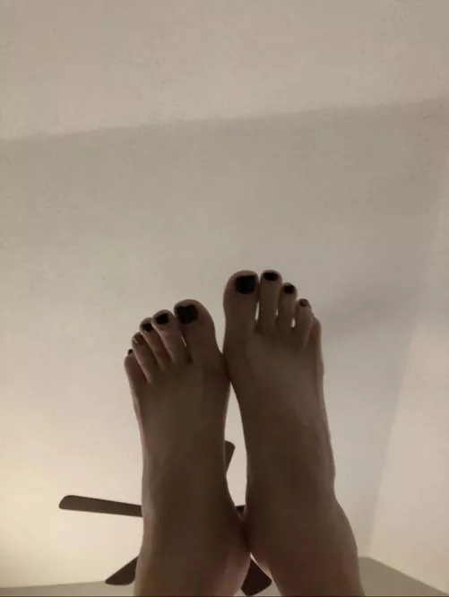 Here’s my toes. Let me know what you think by Sissy_Michelle_2112