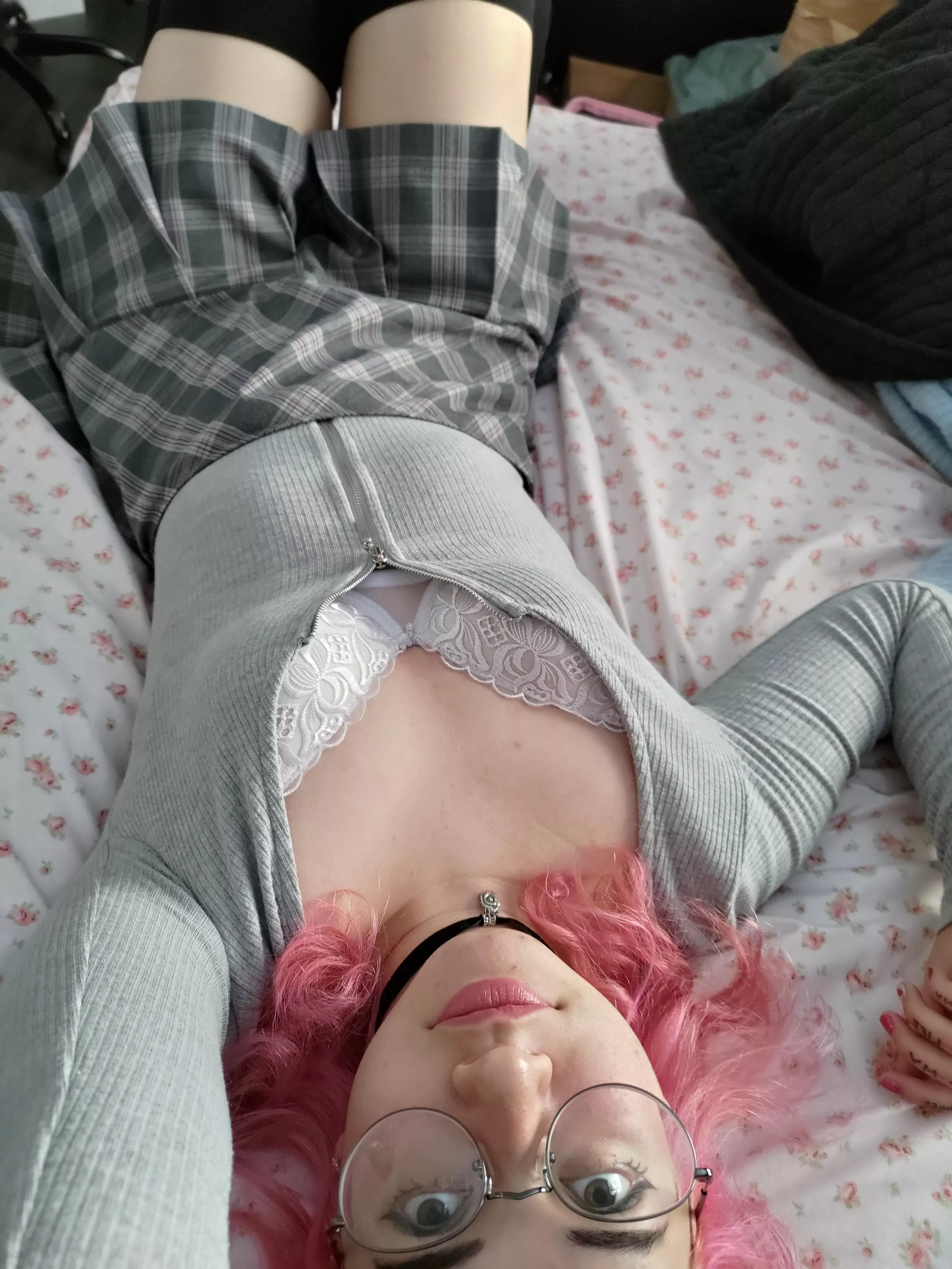 Hi cutie, how's the view?💗 posted by RainbowValentine