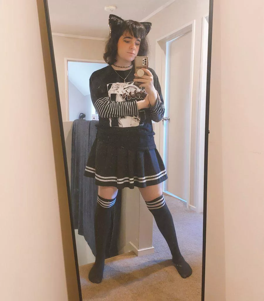 I got bangs! Loving how they turned out 🥰 posted by Scyitsi