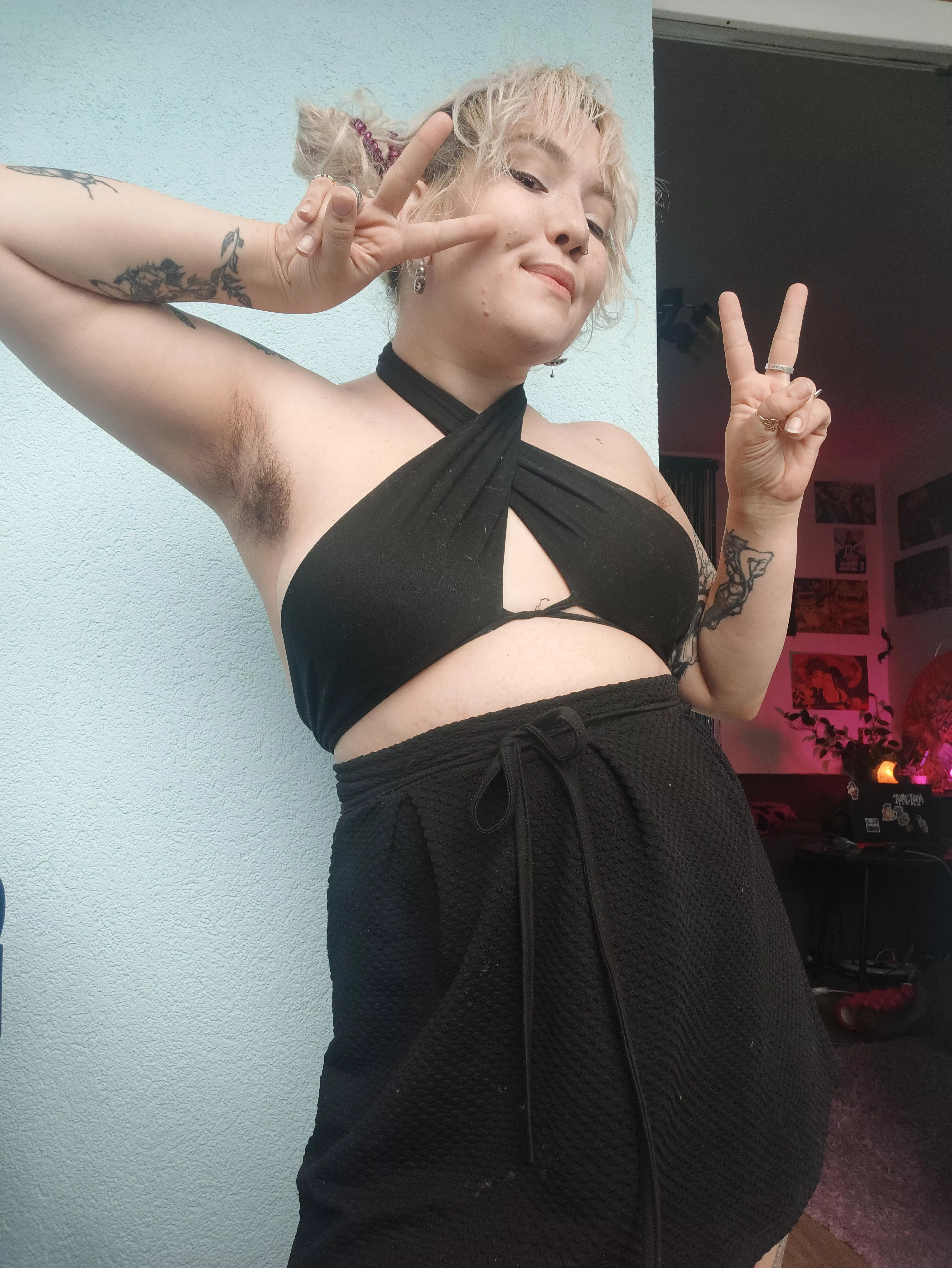 It's nice to meet lovers of hairy armpits :3 posted by OliveCummm