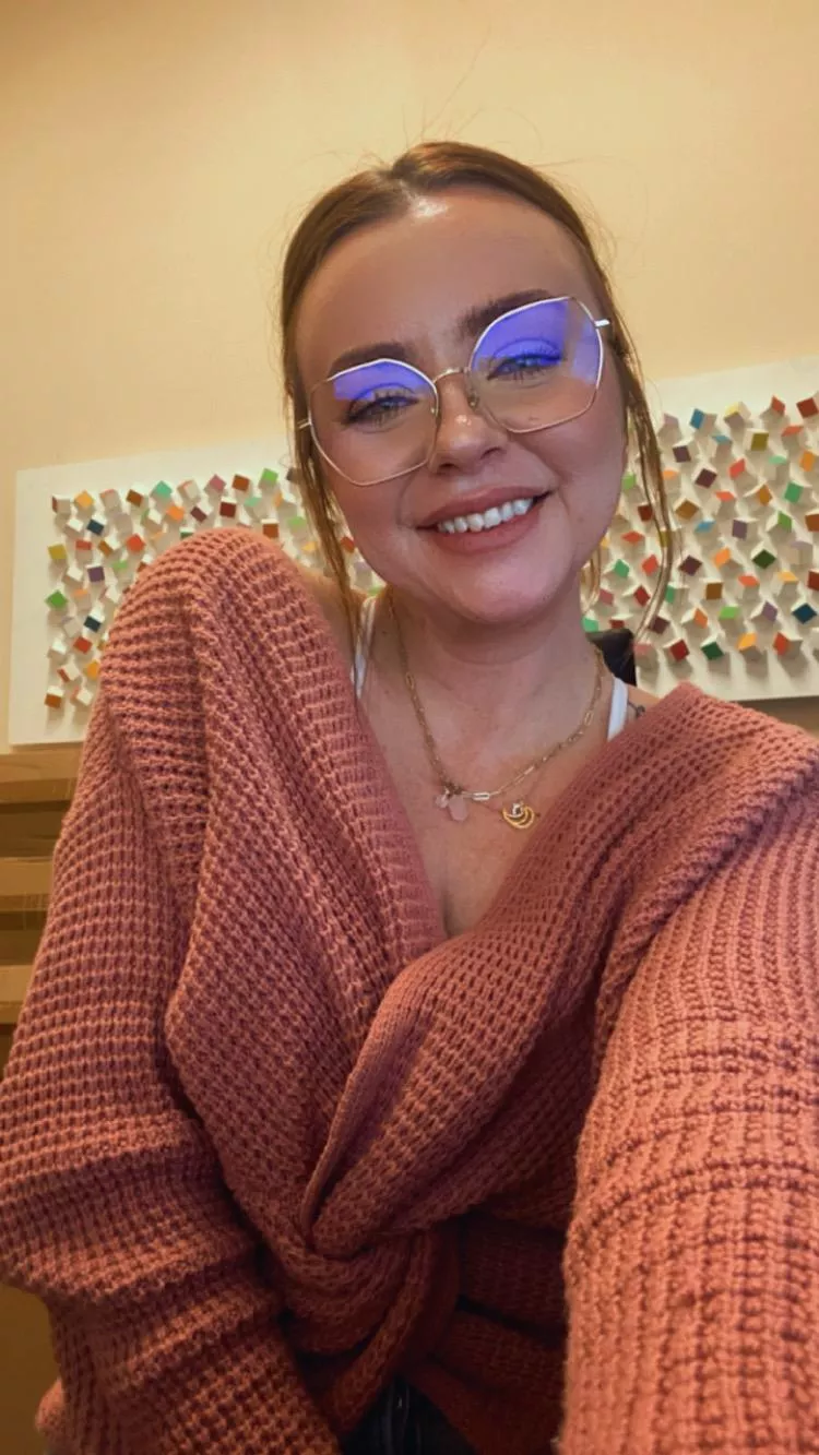 Just a girl & her glasses. posted by LilEdenx3