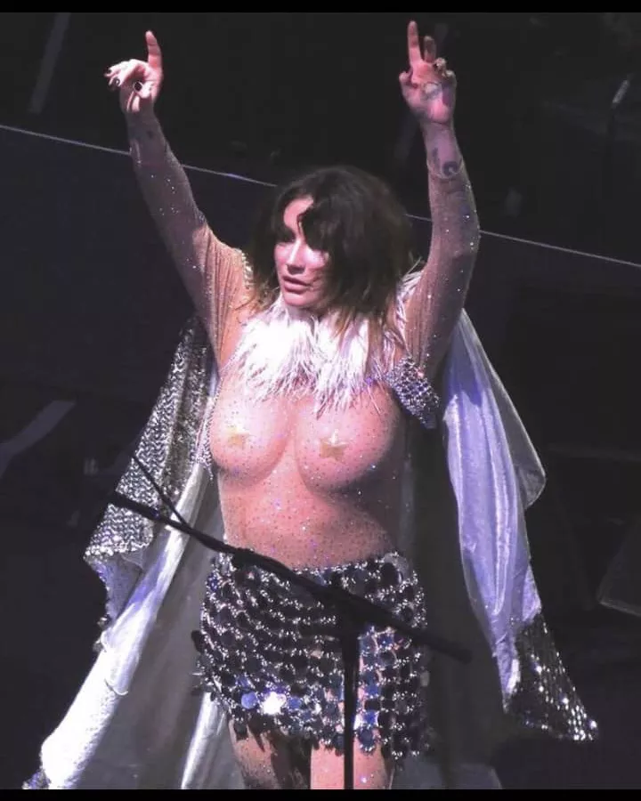 Kesha Rose 😮 posted by brown3cake