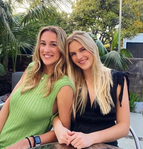 Left 👀 by snowbunlover