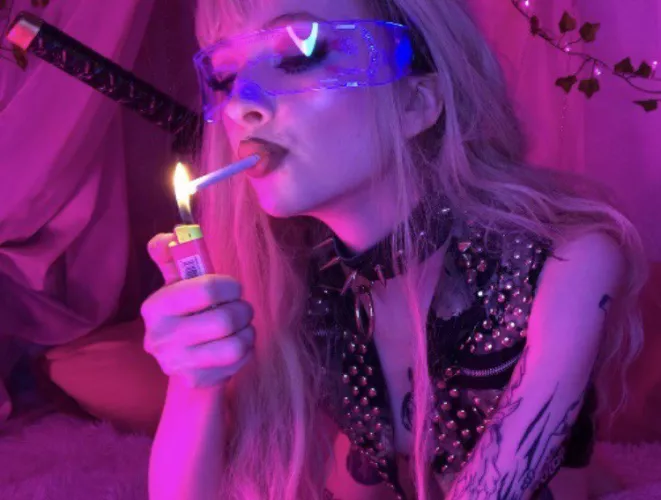 let's smoke by EllzaaDarkness