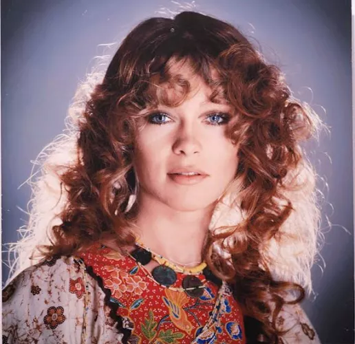 Marisol with her natural hair by cliptemnestra