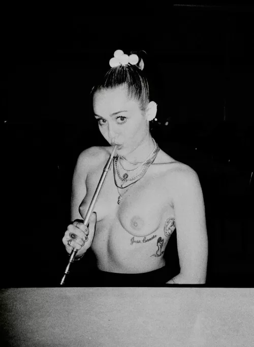 Miley Cyrus by taylorswiftsorifices