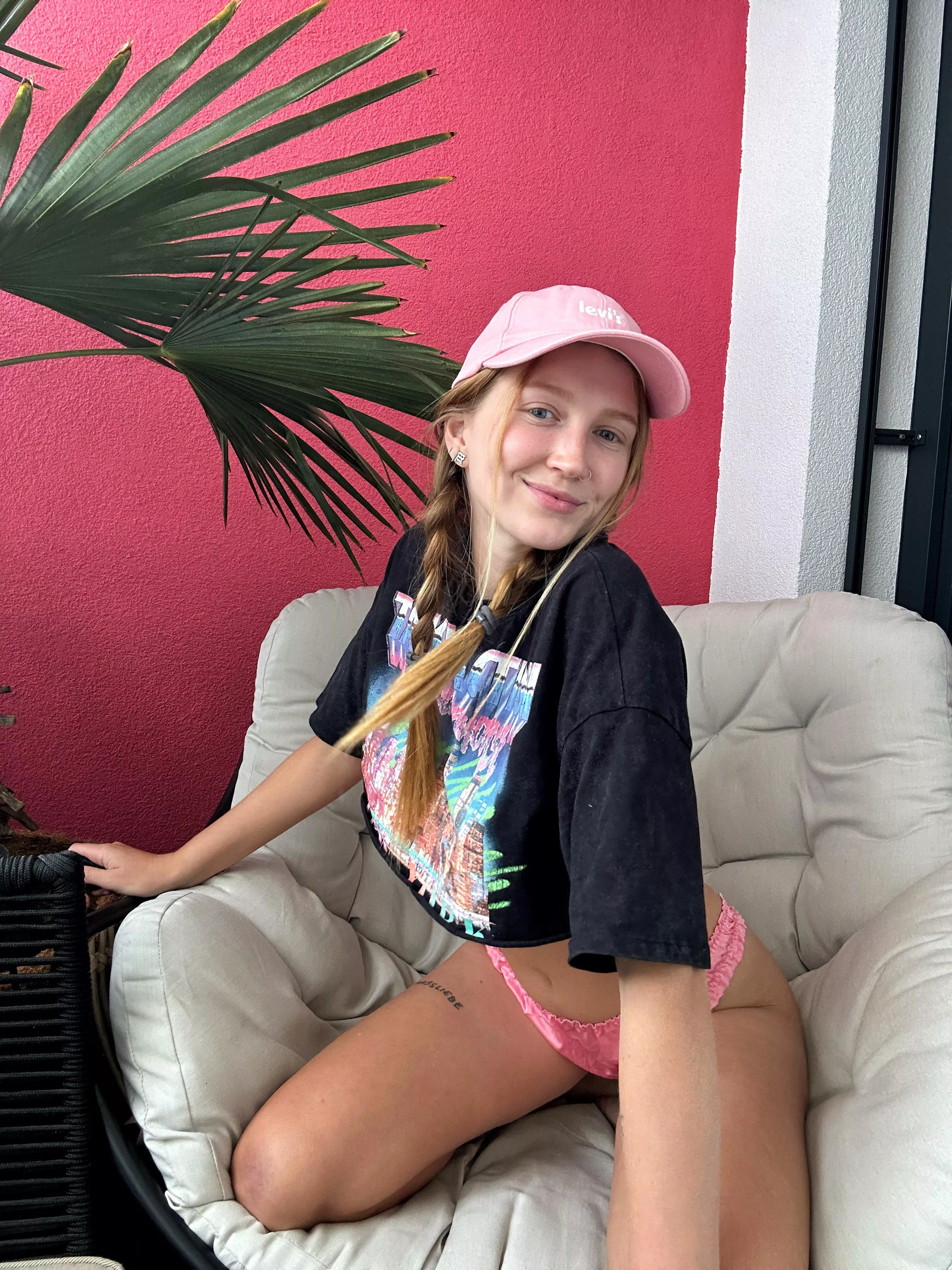 My cute smile makes your day better posted by VelvetyDominion