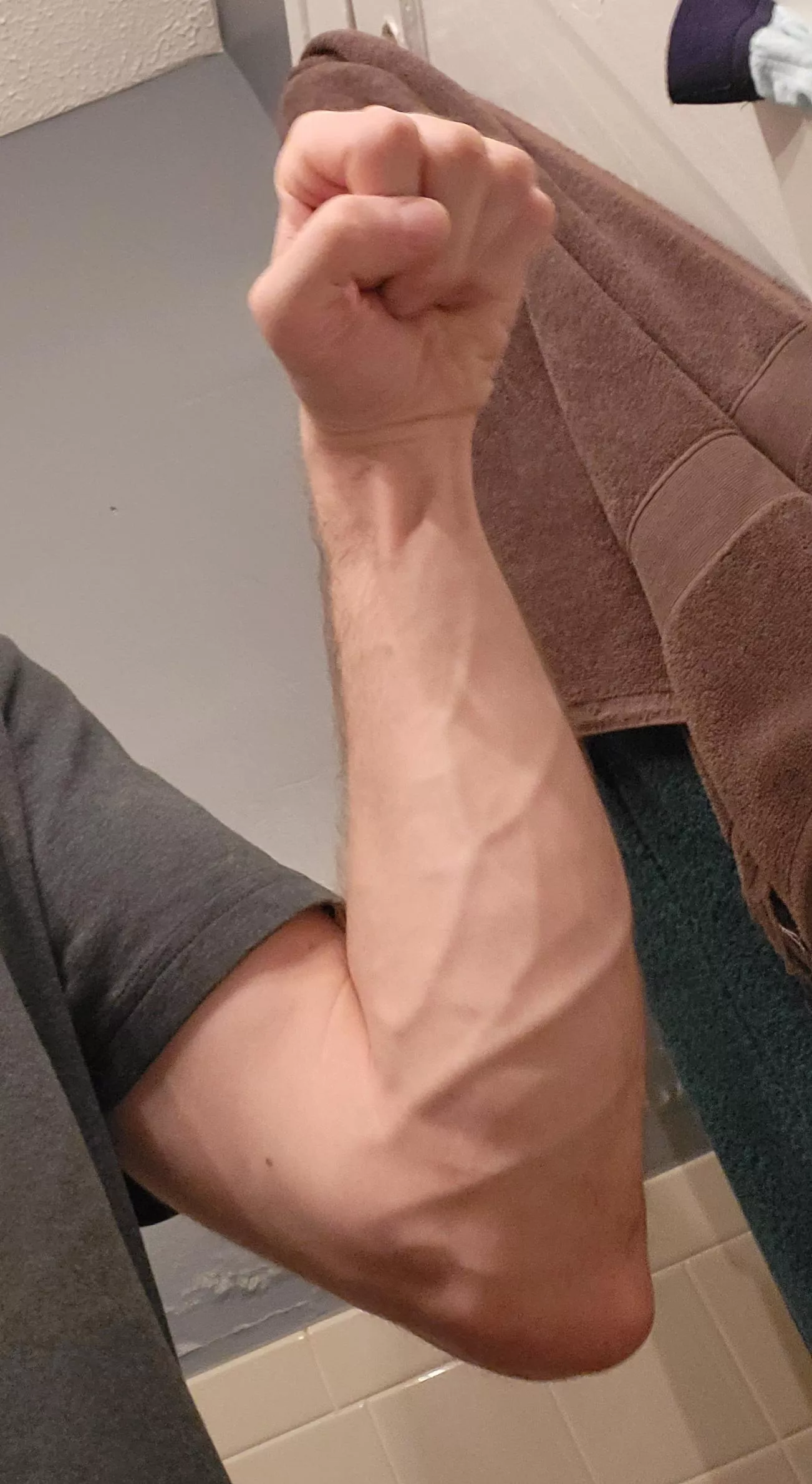 No pump, no mass pic, just veins posted by SayNOto980PRO