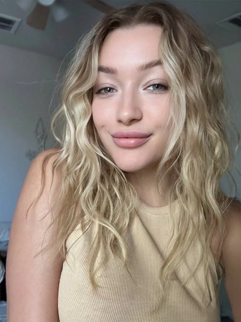 Nothing more sexier than a smile😁 posted by SummerBrielle2