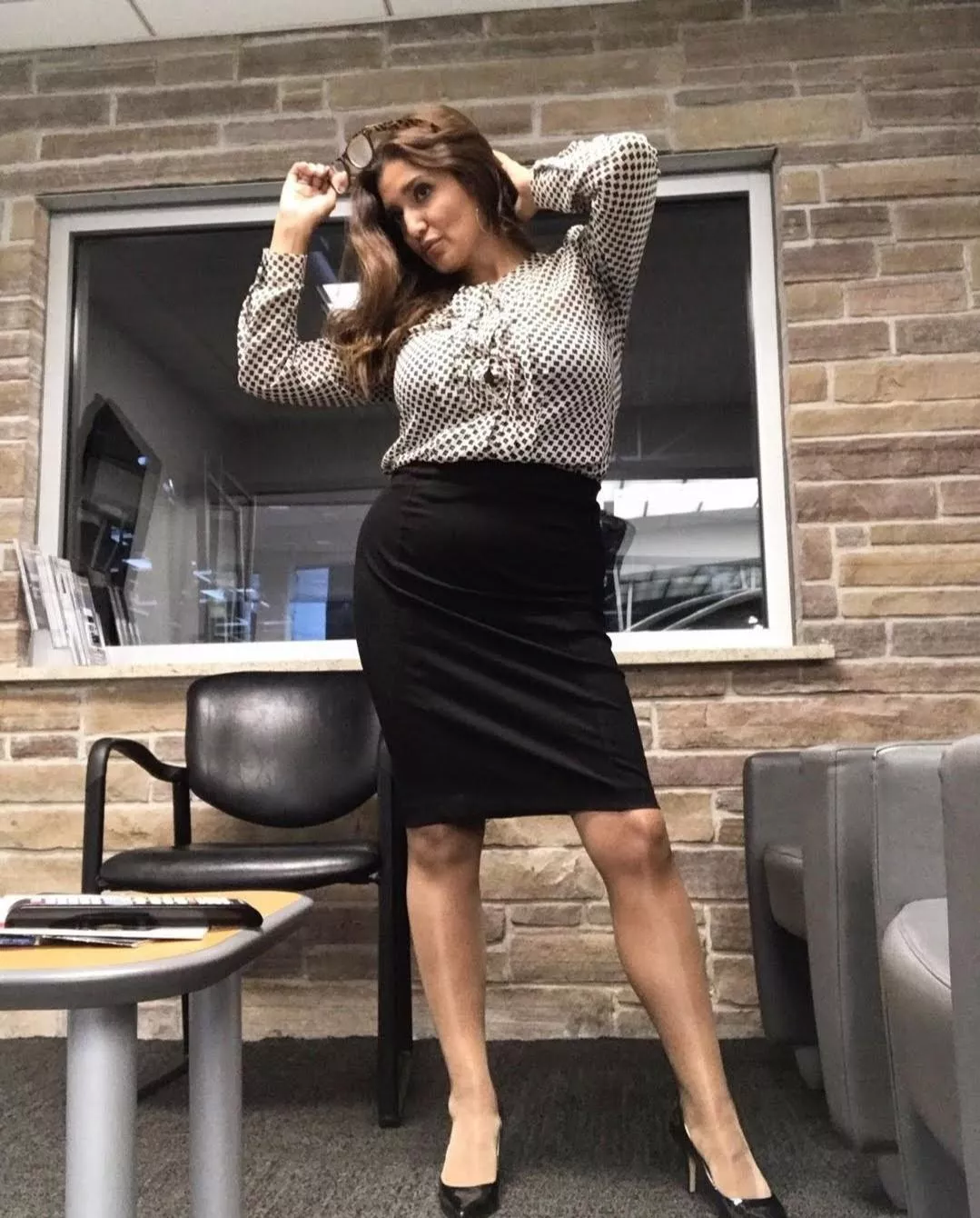 Shiny nude pantyhose for work ✨ posted by LatinaSeven7