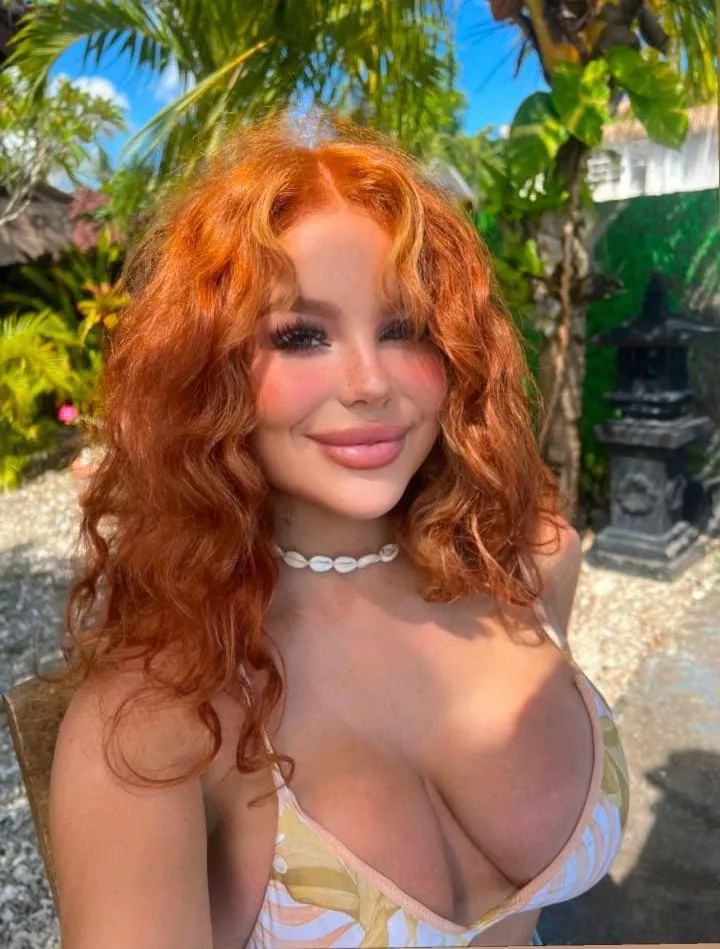 Smiling to keep away the Monday blues posted by lilpeachyqueenx