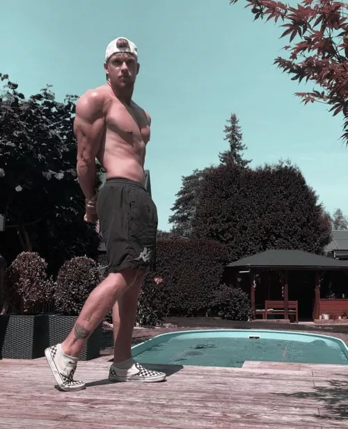 So hot here.. need to get to the pool by carlvenner