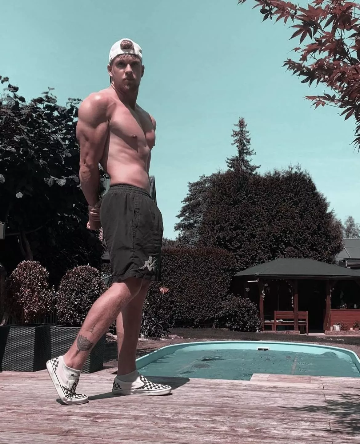 So hot here.. need to get to the pool posted by carlvenner