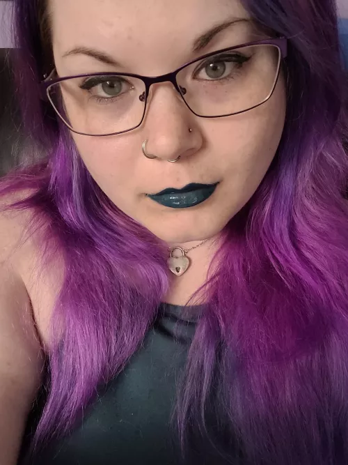 Some pretty Teal lipstick by cinanom_bunz