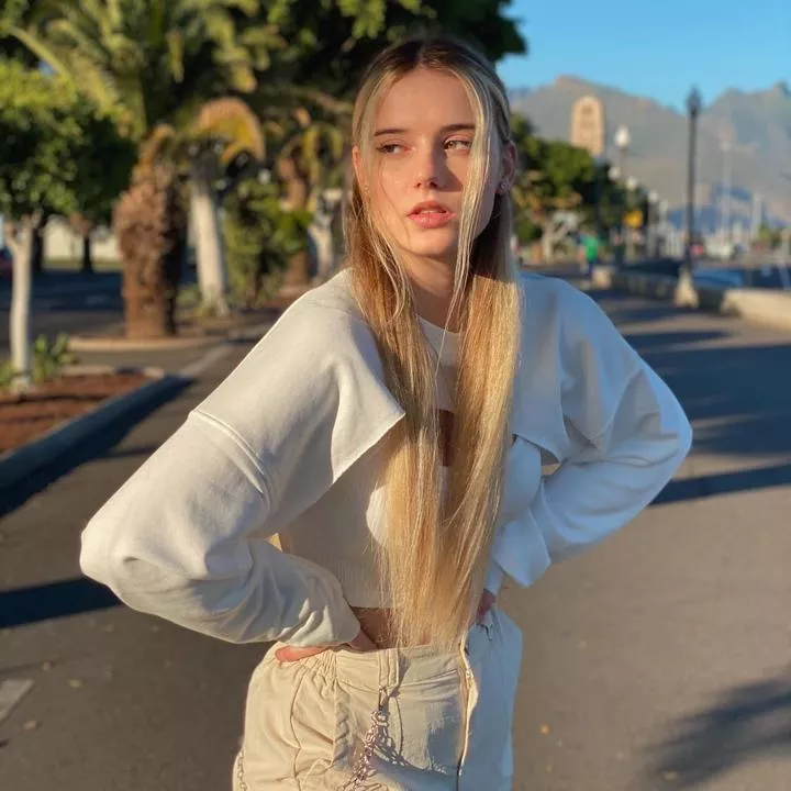 Spanish girl posted by cliptemnestra