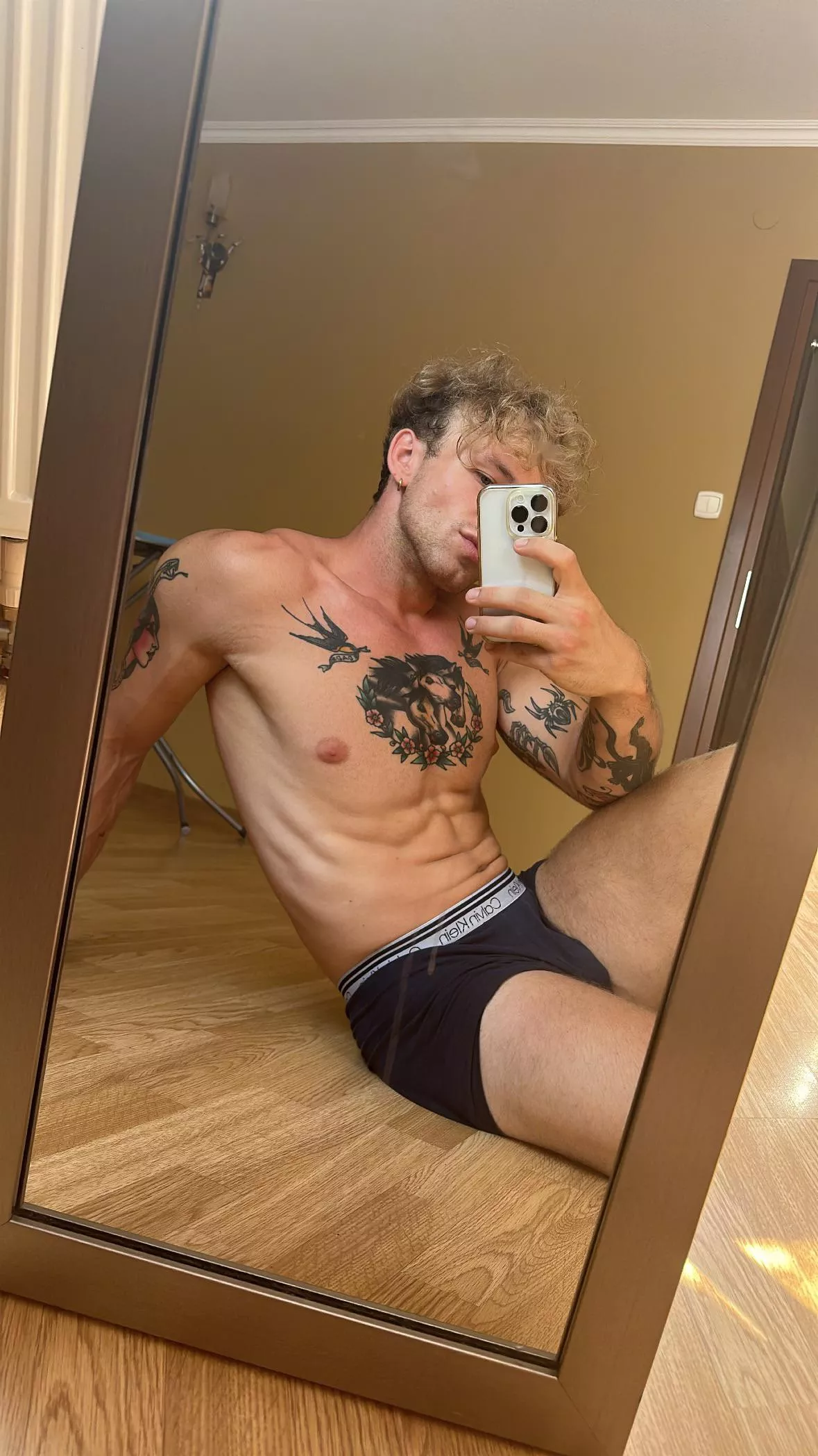 Sweaty n musky posted by haael12