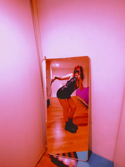 The red lights are on, come play with me. by diosagriega_22