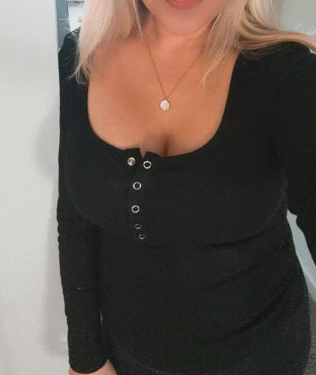 This milf needs some naughty attention on this Sunday evening posted by Coldbrew1255