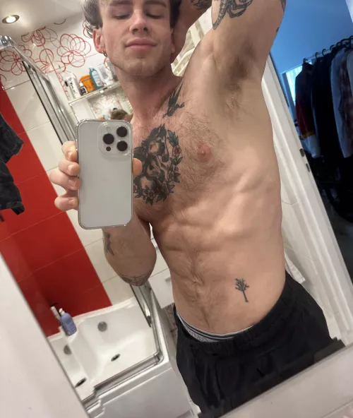 Would u bury your face in my pits? by haael12