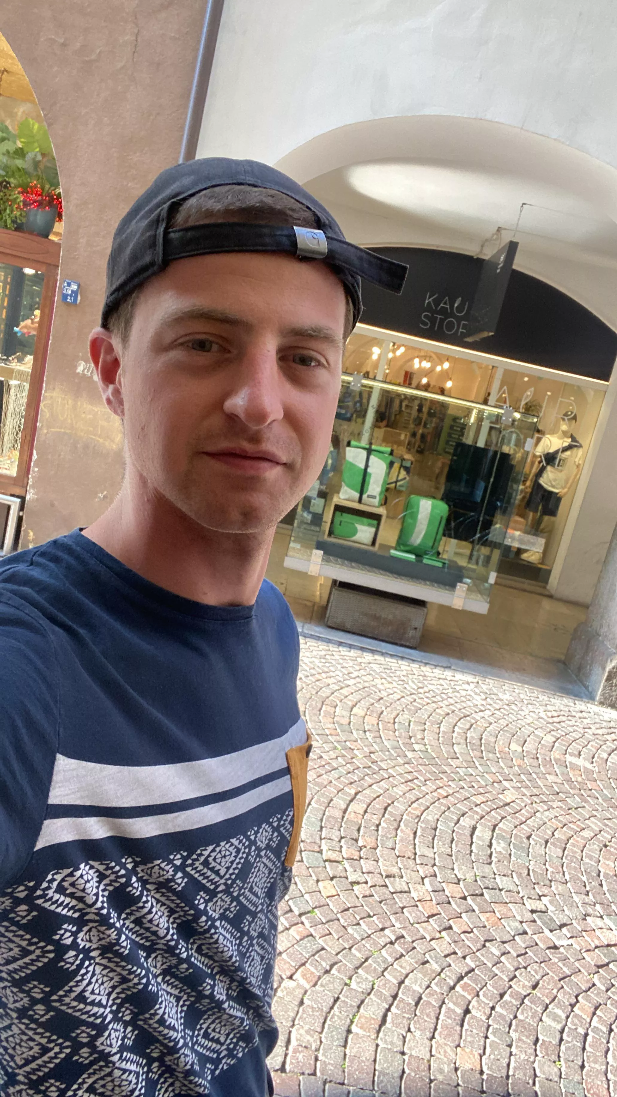 26, Its 40 Celsius here, someone down for swimming? posted by Fluid_Appointment_23