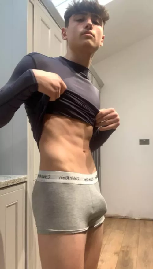 big bulge under 😏🍆 by leo-brooks