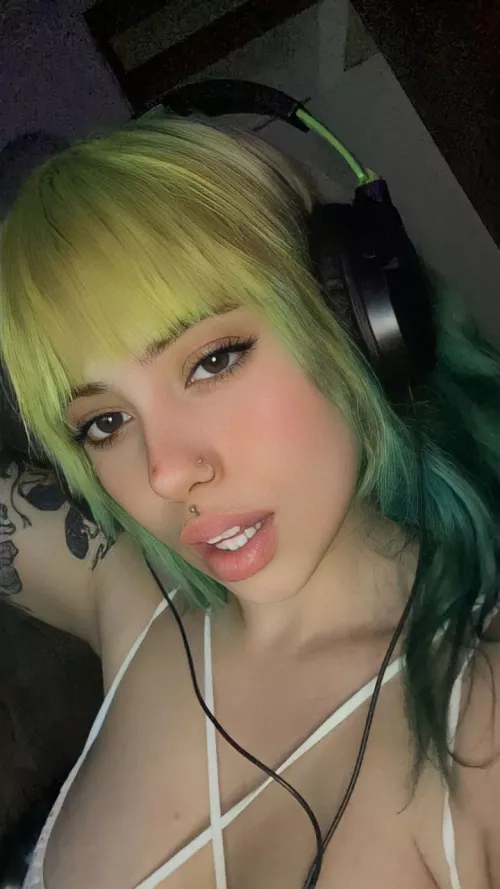 Do you ever wondered how it feels like to sleep next to a busty goth girl?😉 by Jenna_Jameson69