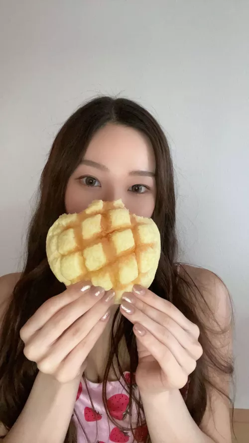 Eyes on me! by YukiiLovesJojo